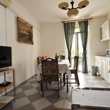 Sea Star - One Bedroom With Balcony Cibaca